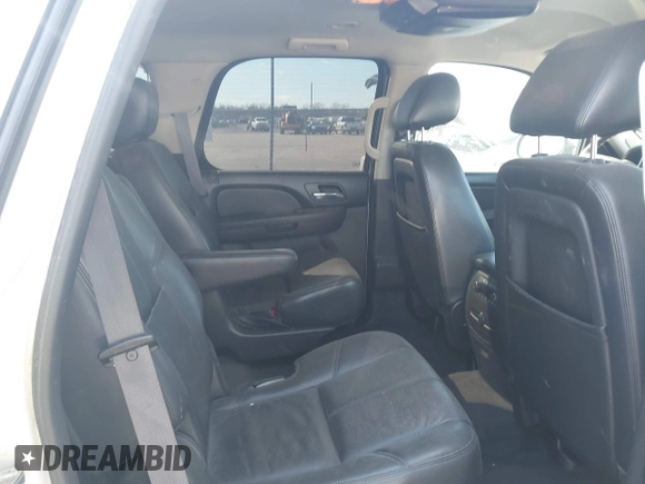 2014 GMC Yukon SLT with VIN 1GKS1CE01ER179379, listed as a IAAI auction lot 41717271 with 136,999 mi miles. Bid and sale history available at carsss.com. Image 8.