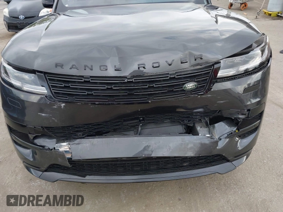 2025 Land Rover Range Rover Sport z VIN SAL1L9E45SA423111, wystawiony jako IAAI lot #42090141 z przebiegiem 4 668 mil mil oraz . Historia ofert i sprzedaży dostępna na DreamBid. Obrazek 16.