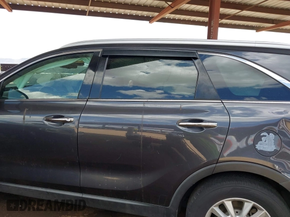 2019 Kia Sorento LX z VIN 5XYPGDA32KG439966, wystawiony jako IAAI lot #42046846 z przebiegiem 101 592 mil mil oraz . Historia ofert i sprzedaży dostępna na DreamBid. Obrazek 14.