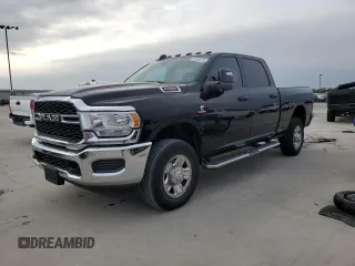 2023 Ram 2500 Tradesman z VIN 3C6UR5CL3PG538179, wystawiony jako Copart lot #82426074 z przebiegiem 69 854 mil mil oraz Czysty tytuł • Clean title. Historia ofert i sprzedaży dostępna na DreamBid. Obrazek 1.