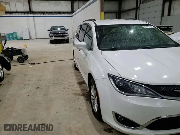 2017 Chrysler Pacifica Touring L z VIN 2C4RC1BG6HR552876, wystawiony jako Copart lot #51649705 z przebiegiem 95 825 mil mil oraz Szkoda całkowita • Salvage title. Historia ofert i sprzedaży dostępna na DreamBid. Obrazek 14.