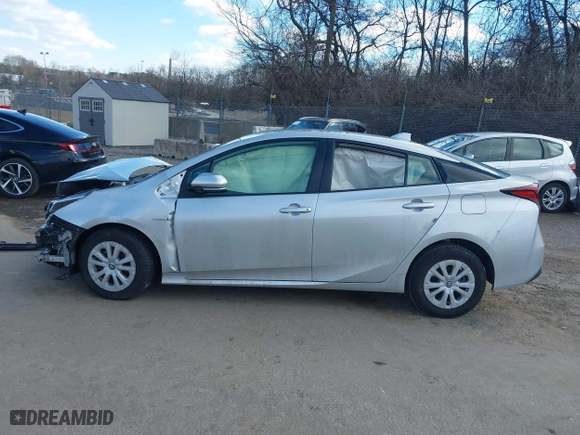 2022 Toyota Prius L Eco with VIN JTDKAMFU7N3176041, listed as a IAAI auction lot 41562977 with 61,964 mi miles. Bid and sale history available at carsss.com. Image 14.
