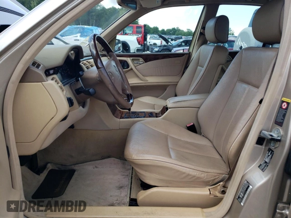2001 Mercedes-Benz E 320 z VIN WDBJF65J71B372141, wystawiony jako Copart lot #61810695 z przebiegiem 211 131 mil mil oraz Czysty tytuł • Clean title. Historia ofert i sprzedaży dostępna na DreamBid. Obrazek 7.