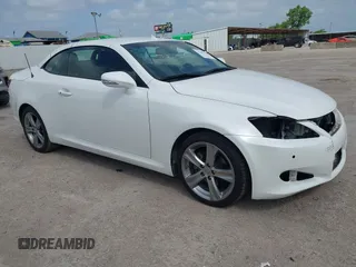 2012 Lexus IS 250 C z VIN JTHFF2C28C2526045, wystawiony jako IAAI lot #42447220 z przebiegiem 107 864 mil mil oraz . Historia ofert i sprzedaży dostępna na DreamBid. Obrazek 1.