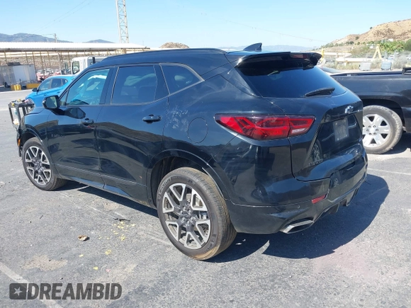 2024 Chevrolet Blazer RS z VIN 3GNKBERS0RS155598, wystawiony jako IAAI lot #39970423 z przebiegiem 15 171 mil mil oraz . Historia ofert i sprzedaży dostępna na DreamBid. Obrazek 3.