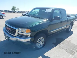 2005 GMC Sierra 1500 with VIN 1GTEK19BX5E341135, listed as a IAAI auction lot 42220266 with 172,451 mi miles and . Bid and sale history available at DreamBid. Image 2.