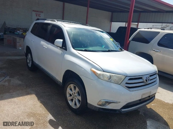 2011 Toyota Highlander with VIN 5TDZK3EH7BS025463, listed as a IAAI auction lot 41944831 with 230,541 mi miles. Bid and sale history available at carsss.com. Image 1.