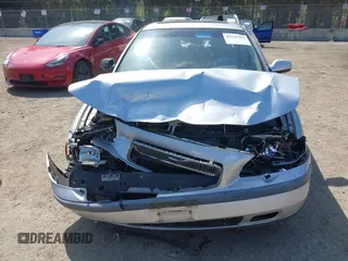 2002 Volvo S60 with VIN YV1RS61R322145262, listed as a IAAI auction lot 42126287 with 154,328 mi miles. Bid and sale history available at carsss.com. Image 6.