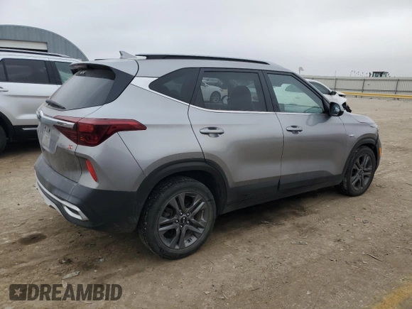 2021 Kia Seltos S z VIN KNDEUCAA3M7043327, wystawiony jako Copart lot #87032464 z przebiegiem 63 926 mil mil oraz Szkoda całkowita • Salvage title. Historia ofert i sprzedaży dostępna na DreamBid. Obrazek 3.