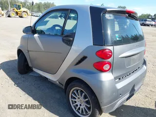 2013 Smart fortwo Pure с VIN WMEEJ3BA5DK622812, выставлен на аукционе IAAI как лот 42356026 с пробегом 64 983 миль миль и . История ставок и продаж доступна на DreamBid. Изображение 3.