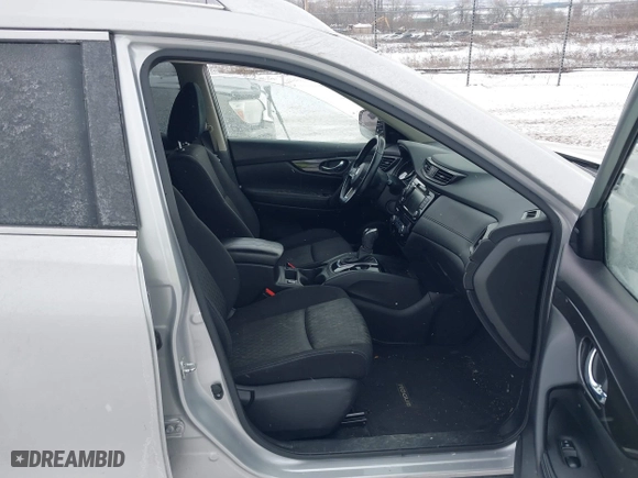 2020 Nissan Rogue SV with VIN JN8AT2MV3LW142622, listed as a IAAI auction lot 41617622 with 70,135 mi miles. Bid and sale history available at carsss.com. Image 5.