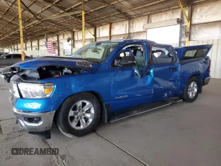 2023 Ram 1500 Big Horn z VIN 1C6SRFFT2PN702733, wystawiony jako Copart lot #56875605 z przebiegiem 11 008 mil mil oraz Szkoda całkowita • Salvage title. Historia ofert i sprzedaży dostępna na DreamBid. Obrazek 1.