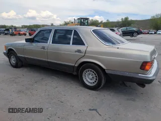 1985 Mercedes-Benz 500 SEL z VIN WDBCA37D4FA159349, wystawiony jako Copart lot #56601725 z przebiegiem 168 327 mil mil oraz Czysty tytuł • Clean title. Historia ofert i sprzedaży dostępna na DreamBid. Obrazek 2.
