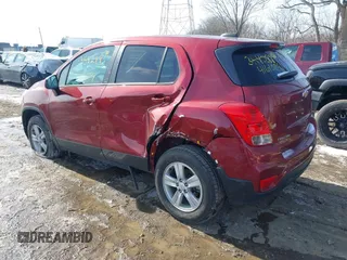 2021 Chevrolet Trax LS with VIN KL7CJNSB9MB358288, listed as a IAAI auction lot 41610891 with 33,390 mi miles. Bid and sale history available at carsss.com. Image 3.