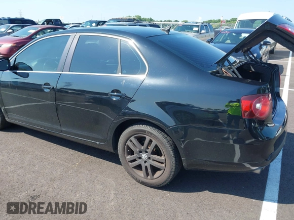 2008 Volkswagen Jetta SE with VIN 3VWRM71K68M057667, listed as a IAAI auction lot 42579020 with 199,732 mi miles and . Bid and sale history available at DreamBid. Image 3.