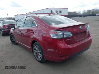 2010 Lexus HS 250h z VIN JTHBB1BA2A2037800, wystawiony jako IAAI lot #41917292 z przebiegiem Nie podano mil oraz . Historia ofert i sprzedaży dostępna na DreamBid. Obrazek 3.