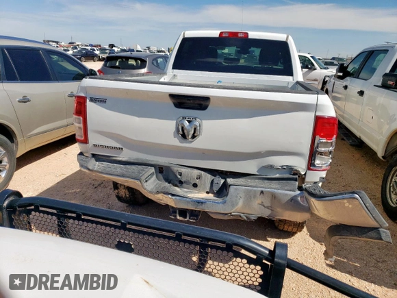 2023 Ram 2500 Big Horn z VIN 3C6UR5DJ9PG601458, wystawiony jako Copart lot #63045635 z przebiegiem 44 988 mil mil oraz Czysty tytuł • Clean title. Historia ofert i sprzedaży dostępna na DreamBid. Obrazek 6.