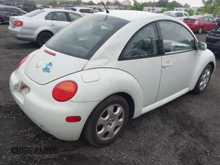 2002 Volkswagen Beetle GLS с VIN 3VWCK21C62M457825, выставлен на аукционе IAAI как лот 42284650 с пробегом 86 368 миль миль и . История ставок и продаж доступна на DreamBid. Изображение 4.