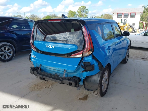 2025 Kia Soul LX with VIN KNDJ23AU4S7246240, listed as a IAAI auction lot 41191905 with 3,918 mi miles. Bid and sale history available at carsss.com. Image 4.