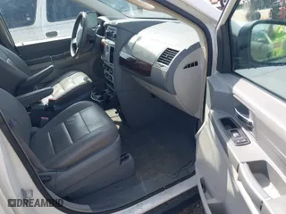 2010 Chrysler Town & Country LX with VIN 2A4RR4DE4AR186461, listed as a IAAI auction lot 41897081 with 191,697 mi miles. Bid and sale history available at carsss.com. Image 5.