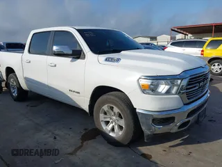 2024 Ram 1500 Laramie z VIN 1C6RREJT2RN220072, wystawiony jako IAAI lot #42420056 z przebiegiem 43 183 mil mil oraz . Historia ofert i sprzedaży dostępna na DreamBid. Obrazek 1.