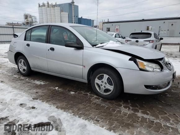2005 Saturn ION ION 1 z VIN 1G8AG52F15Z108932, wystawiony jako Copart lot #88412095 z przebiegiem 155 760 mil mil oraz Szkody całkowita. Historia ofert i sprzedaży dostępna na DreamBid. Obrazek 4.