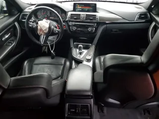 2017 BMW M3 z VIN WBS8M9C57H5G83957, wystawiony jako Copart lot #85816564 z przebiegiem 44 751 mil mil oraz Szkoda całkowita • Salvage title. Historia ofert i sprzedaży dostępna na DreamBid. Obrazek 8.