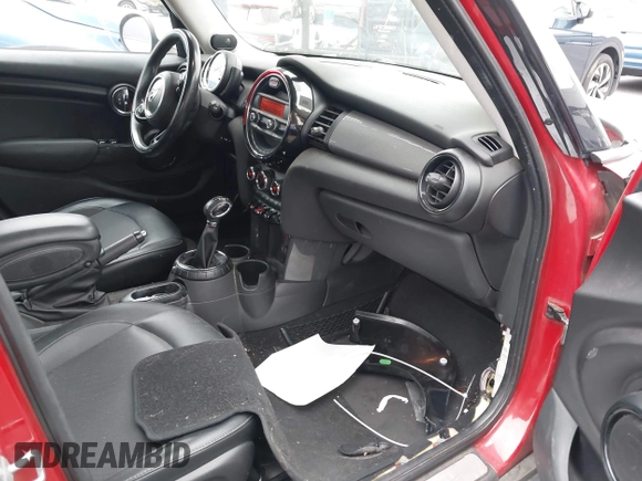 2015 MINI Hardtop 4 Door with VIN WMWXS5C59FT832549, listed as a IAAI auction lot 42106686 with 149,358 mi miles and . Bid and sale history available at DreamBid. Image 5.