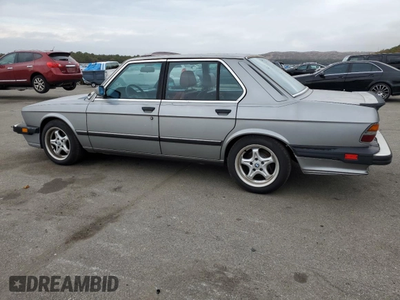1988 BMW 5 Series 535i with VIN WBADC8402J1724704, listed as a Copart auction lot 75835434 with 62,181 mi miles and Clean Title. Bid and sale history available at carsss.com. Image 2.
