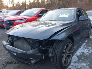 2013 BMW 3 Series 335i xDrive z VIN WBA3B9C55DF586231, wystawiony jako IAAI lot #41302520 z przebiegiem 123 173 mil mil oraz . Historia ofert i sprzedaży dostępna na DreamBid. Obrazek 18.