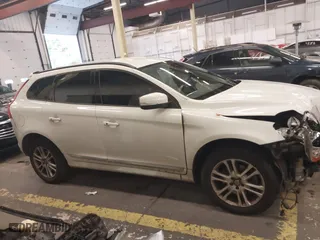 2016 Volvo XC60 T5 Drive-E with VIN YV440MDJ0G2920301, listed as a IAAI auction lot 40956289 with 137,565 mi miles. Bid and sale history available at carsss.com. Image 14.