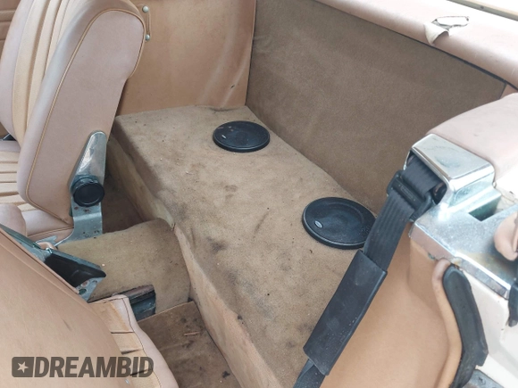 1983 Mercedes-Benz 380 SL z VIN WDBBA45A3DB021934, wystawiony jako IAAI lot #42355288 z przebiegiem 10 887 mil mil oraz . Historia ofert i sprzedaży dostępna na DreamBid. Obrazek 8.