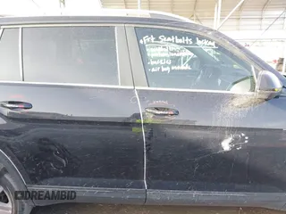2019 Volkswagen Atlas SE z VIN 1V2UR2CAXKC533741, wystawiony jako IAAI lot #41720450 z przebiegiem 86 662 mil mil oraz . Historia ofert i sprzedaży dostępna na DreamBid. Obrazek 14.