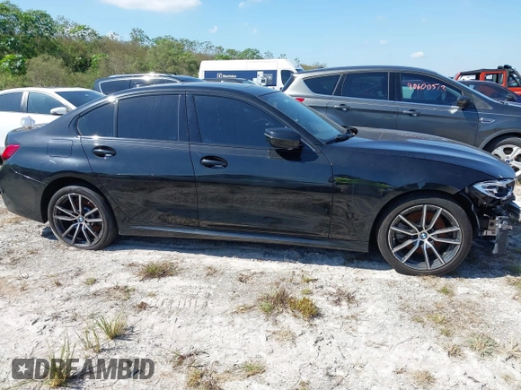 2019 BMW 3 Series 330i xDrive with VIN WBA5R7C51KFH25487, listed as a IAAI auction lot 40605403 with 1 mi miles. Bid and sale history available at carsss.com. Image 13.