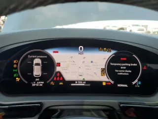 2024 Porsche Cayenne z VIN WP1AA2AY2RDA03634, wystawiony jako Copart lot #60294835 z przebiegiem 5 913 mil mil oraz Szkoda całkowita • Salvage title. Historia ofert i sprzedaży dostępna na DreamBid. Obrazek 9.