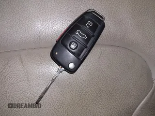 2015 Audi Q7 Premium Plus z VIN WA1LGAFE3FD010597, wystawiony jako IAAI lot #41010174 z przebiegiem 119 827 mil mil oraz . Historia ofert i sprzedaży dostępna na DreamBid. Obrazek 11.