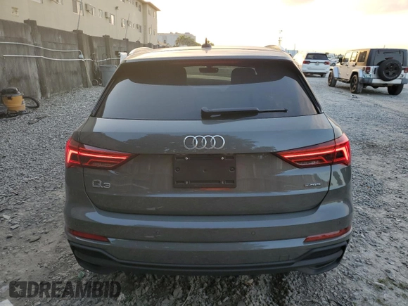 2024 Audi Q3 S line Premium Plus z VIN WA1EECF36R1172920, wystawiony jako Copart lot #87403704 z przebiegiem 2564 mil mil oraz Nie do naprawy. Historia ofert i sprzedaży dostępna na DreamBid. Obrazek 6.