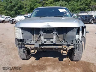2010 Chevrolet Silverado 1500 LT with VIN 1GCSKSE35AZ298883, listed as a IAAI auction lot 39632673 with 165,950 mi miles. Bid and sale history available at carsss.com. Image 6.