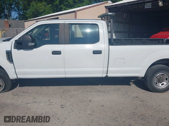 2019 Ford Super Duty F-250 SRW XL with VIN 1FT7W2A60KEC73618, listed as a IAAI auction lot 41949278 with 190,454 mi miles. Bid and sale history available at carsss.com. Image 14.