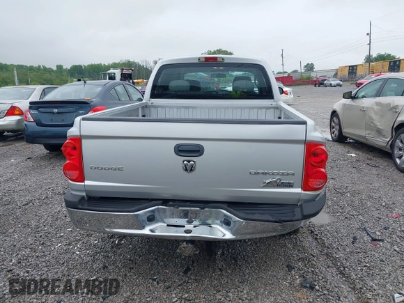 2010 Dodge Dakota Bighorn/Lonestar z VIN 1D7CW3GK4AS140049, wystawiony jako IAAI lot #42231805 z przebiegiem 149 489 mil mil oraz . Historia ofert i sprzedaży dostępna na DreamBid. Obrazek 17.