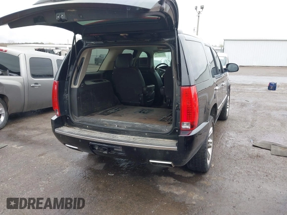 2014 Cadillac Escalade Platinum z VIN 1GYS4DEF9ER212880, wystawiony jako IAAI lot #41954880 z przebiegiem 193 203 mil mil oraz . Historia ofert i sprzedaży dostępna na DreamBid. Obrazek 4.
