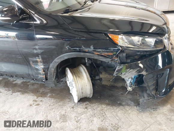 2020 Kia Sorento LX z VIN 5XYPG4A36LG644112, wystawiony jako IAAI lot #42115141 z przebiegiem 101 170 mil mil oraz . Historia ofert i sprzedaży dostępna na DreamBid. Obrazek 6.