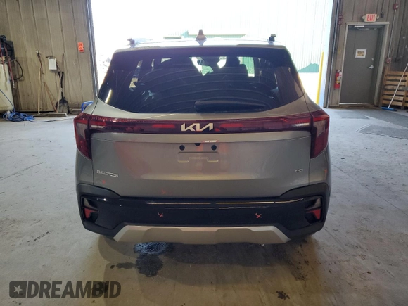 2024 Kia Seltos EX z VIN KNDERCAA4R7661040, wystawiony jako Copart lot #49389835 z przebiegiem 8 373 mil mil oraz Szkoda całkowita • Salvage title. Historia ofert i sprzedaży dostępna na DreamBid. Obrazek 6.