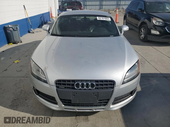 2009 Audi TT z VIN TRUKF38J391020407, wystawiony jako Copart lot #62101664 z przebiegiem 91 585 mil mil oraz Szkoda całkowita • Salvage title. Historia ofert i sprzedaży dostępna na DreamBid. Obrazek 5.