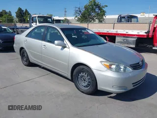 2004 Toyota Camry LE with VIN 4T1BE32K94U832506, listed as a IAAI auction lot 42152776 with 186,627 mi miles. Bid and sale history available at carsss.com. Image 1.