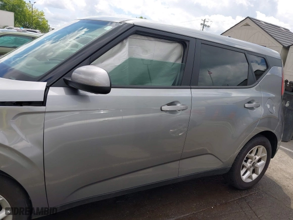 2024 Kia Soul LX with VIN KNDJ23AU1R7917180, listed as a IAAI auction lot 42010309 with 7,915 mi miles. Bid and sale history available at carsss.com. Image 14.