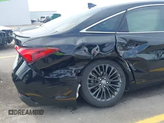 2021 Toyota Avalon Hybrid XSE z VIN 4T1EA1AB2MU002741, wystawiony jako IAAI lot #41865444 z przebiegiem 141 196 mil mil oraz . Historia ofert i sprzedaży dostępna na DreamBid. Obrazek 6.