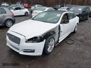 2017 Jaguar XJ with VIN SAJWA2G73H8W04310, listed as a IAAI auction lot 40914491 with 62,102 mi miles. Bid and sale history available at carsss.com. Image 6.