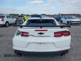 2021 Chevrolet Camaro 1LS z VIN 1G1FB1RX1M0101783, wystawiony jako IAAI lot #42095549 z przebiegiem 61 395 mil mil oraz . Historia ofert i sprzedaży dostępna na DreamBid. Obrazek 16.