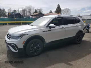 2024 Volkswagen Tiguan SE z VIN 3VV2B7AXXRM047037, wystawiony jako Copart lot #50033405 z przebiegiem 33 542 mil mil oraz Szkoda całkowita • Salvage title. Historia ofert i sprzedaży dostępna na DreamBid. Obrazek 1.